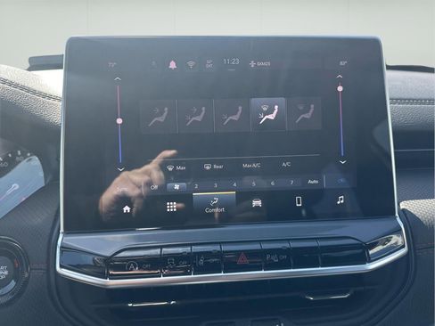 Used 2025 Jeep Compass Trailhawk image 31