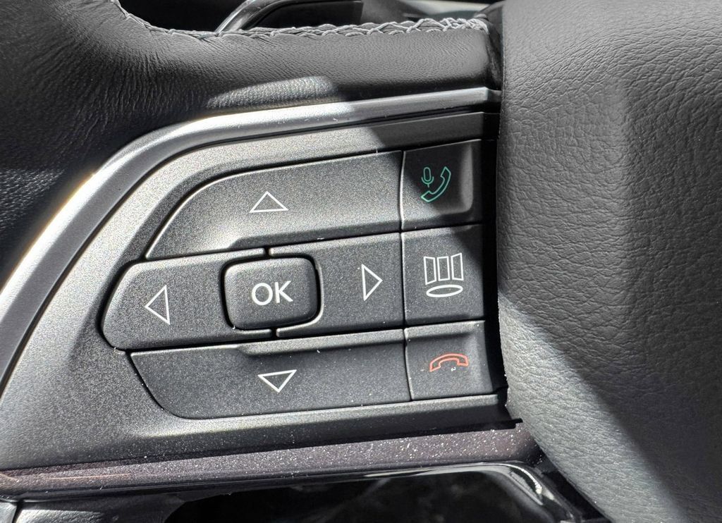 Used 2021 Jeep Grand Cherokee L Laredo AWD/4WD image 17