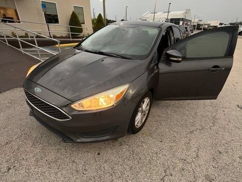 Used 2015 Ford Focus SE w/ Reverse Sensing Package FWD image 2