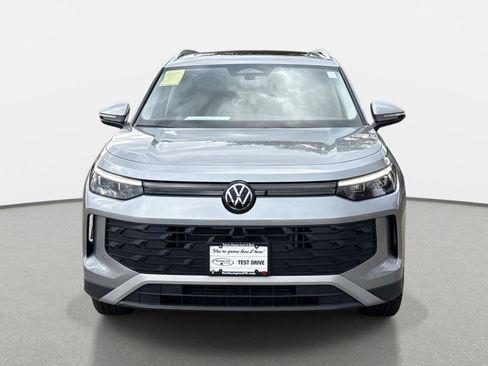 New 2025 Volkswagen Tiguan SE image 26