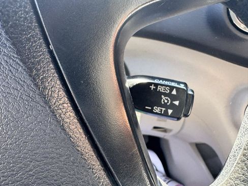 Used 2012 Toyota Highlander FWD image 17