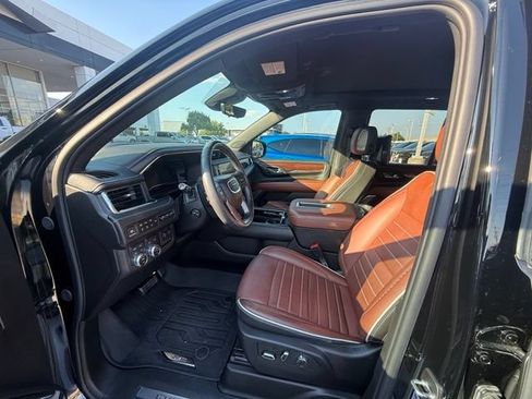 Used 2024 GMC Yukon Denali Ultimate w/ LPO, Floor Liner Package AWD/4WD image 7