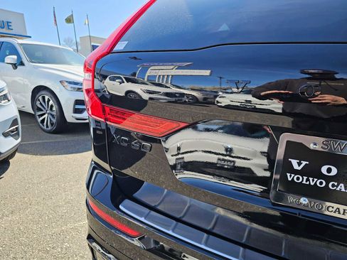 Certified 2024 Volvo XC60 T8 Ultimate w/ Protection Package Premier AWD/4WD image 17
