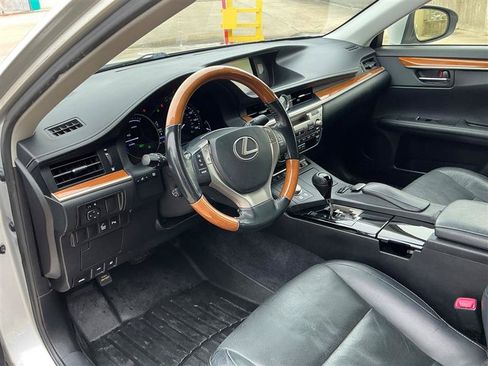 Used 2014 Lexus ES 300h w/ Luxury Package w/Bamboo Trim FWD image 30