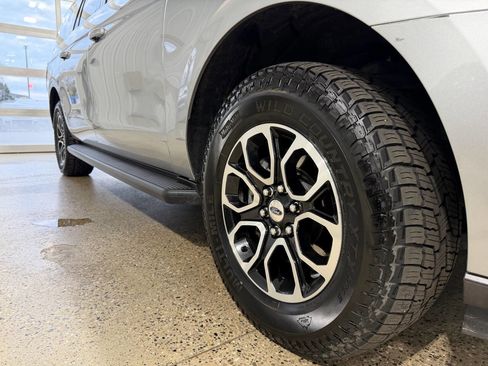 Used 2024 Ford Expedition Max XLT image 10