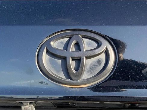 Used 2023 Toyota Highlander LE FWD image 10
