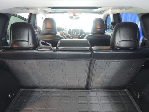 Used 2022 Jeep Cherokee Latitude Lux w/ Sun & Sound Group AWD/4WD image 30