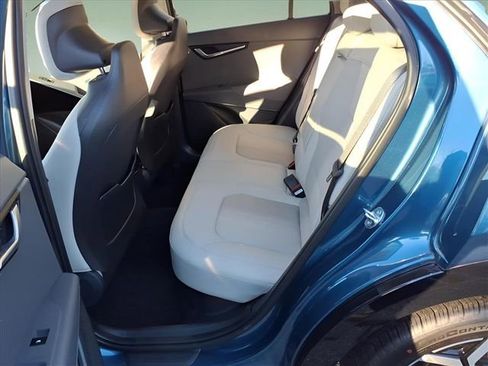 Used 2024 Kia Niro EX Touring image 12