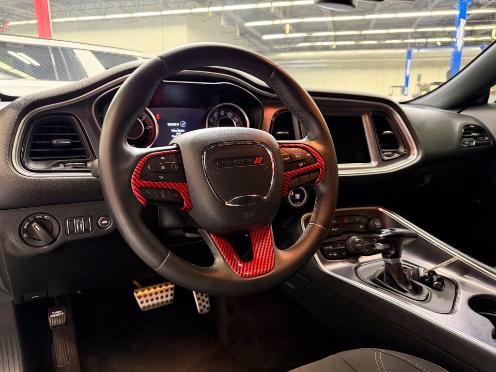 Used 2016 Dodge Challenger SXT w/ Driver Convenience Group RWD image 14