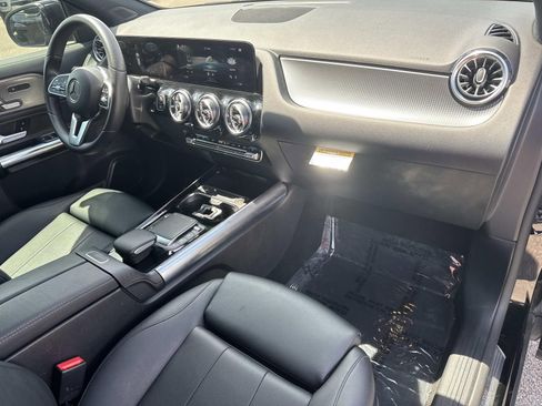 Used 2022 Mercedes-Benz GLA 250 w/ Premium Package Lite image 11