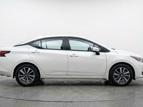 Used 2025 Nissan Versa SV image 11