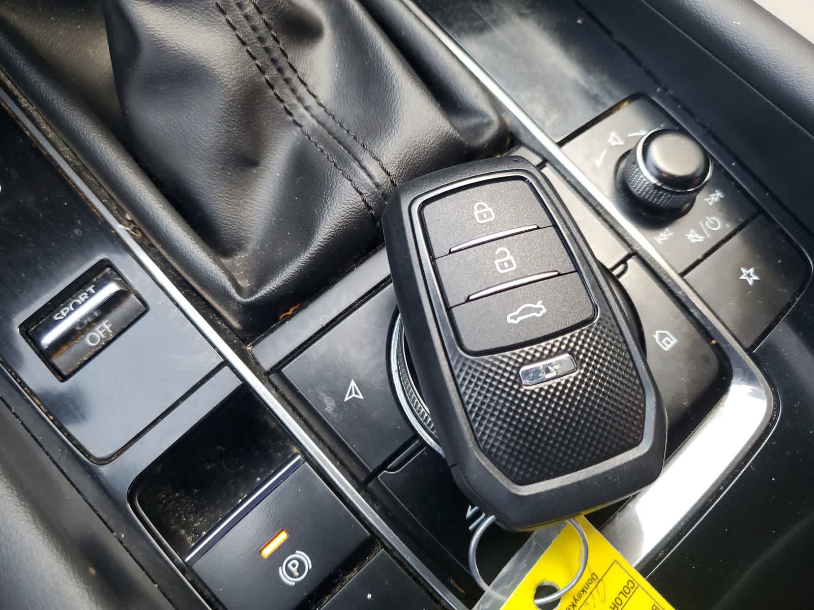 Used 2019 MAZDA MAZDA3 Hatchback FWD image 27
