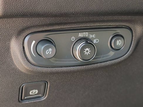 Used 2024 GMC Terrain SLT AWD/4WD image 14