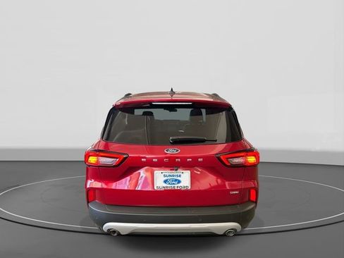 Used 2025 Ford Escape SE image 6