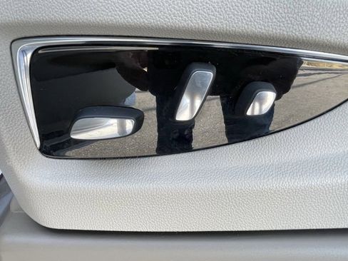 Certified 2016 Cadillac Escalade Premium image 30