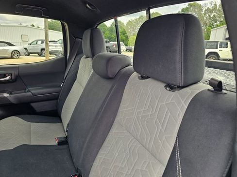 Used 2022 Toyota Tacoma TRD Off-Road RWD image 32