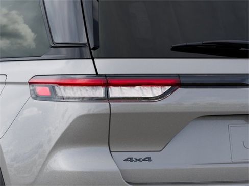 New 2025 Jeep Grand Cherokee Limited image 9