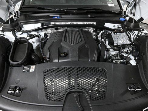 Certified 2026 Porsche Macan AWD/4WD image 35