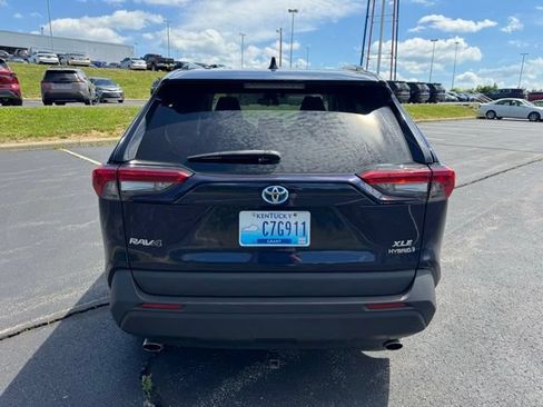 Certified 2022 Toyota RAV4 XLE w/ Convenience Package AWD/4WD image 4