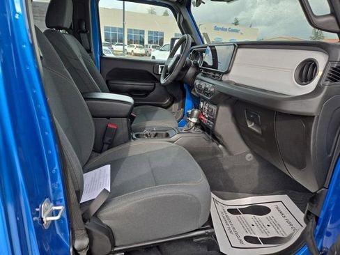 Used 2024 Jeep Wrangler Willys image 33