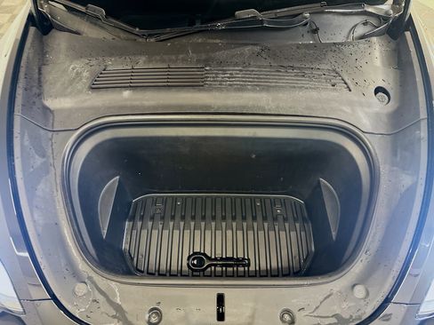 Used 2020 Tesla Model Y Long Range image 34