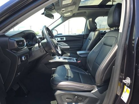 Used 2023 Ford Explorer Limited w/ Limited Technology Package AWD/4WD image 11