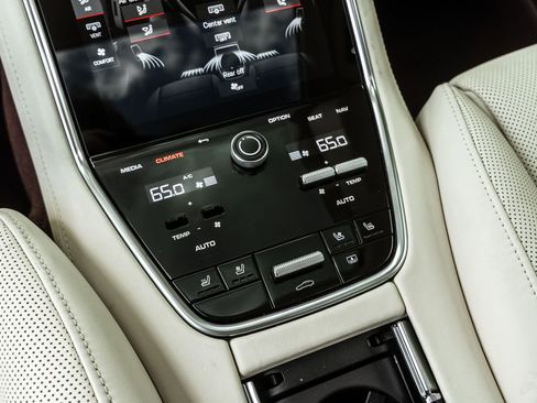 Used 2023 Porsche Panamera 4 Platinum Edition w/ Sportdesign Package AWD/4WD image 31