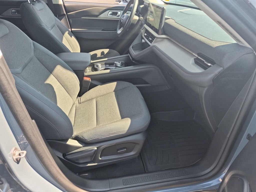 Used 2025 Ford Explorer Active RWD image 36