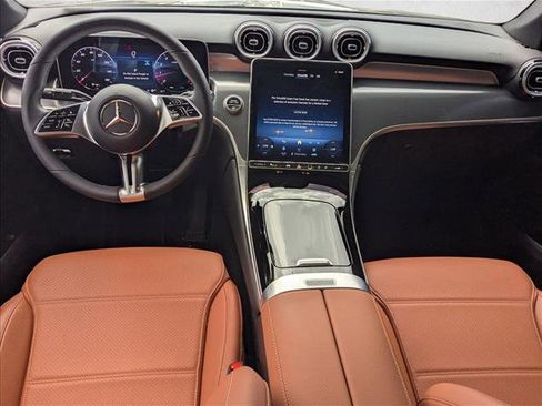 Used 2025 Mercedes-Benz GLC 300 4MATIC image 16