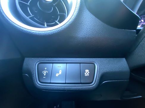 Used 2023 Kia Forte LXS w/ LXS Technology Package FWD image 18