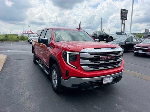 Used 2025 GMC Sierra 1500 SLE AWD/4WD image 4