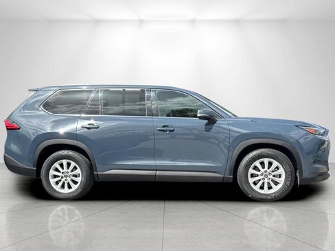 Used 2024 Toyota Grand Highlander XLE image 2