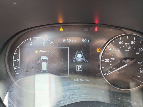 Used 2024 Nissan Kicks SV image 11