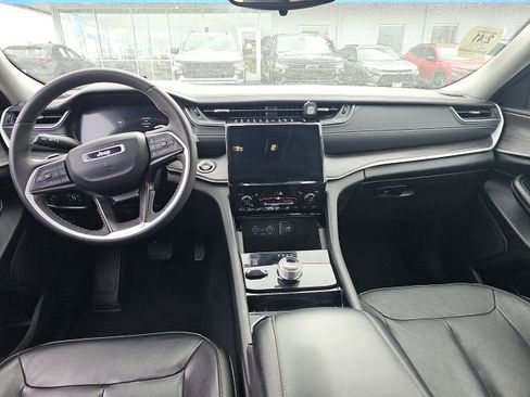 Used 2023 Jeep Grand Cherokee L Limited w/ Black Appearance Package image 11