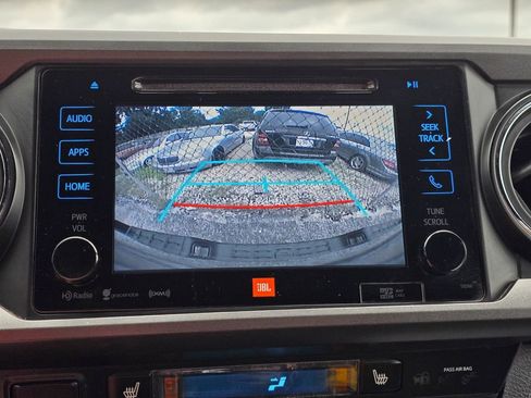 Used 2019 Toyota Tacoma TRD Sport AWD/4WD image 17