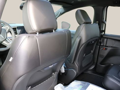 New 2026 Chrysler Pacifica Select FWD image 15