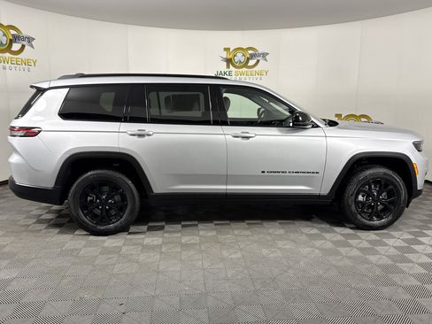 New 2025 Jeep Grand Cherokee L Altitude image 8