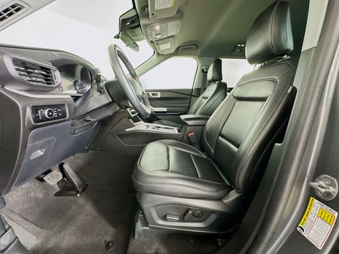 Used 2024 Ford Explorer XLT w/ Equipment Group 202A image 13