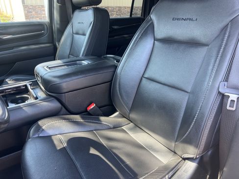 Used 2022 GMC Yukon XL Denali image 11