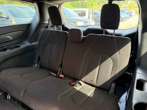 Used 2019 Chrysler Pacifica Touring Plus w/ Advanced Safetytec Group FWD image 13