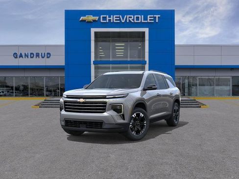 New 2027 Chevrolet Traverse LT w/ Sun and Wheel Package AWD/4WD image 32