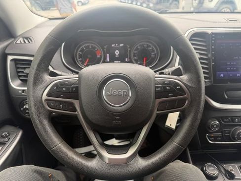 Used 2019 Jeep Cherokee Latitude w/ Popular Appearance Group AWD/4WD image 16
