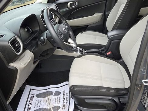 Used 2024 Hyundai Venue SEL image 6