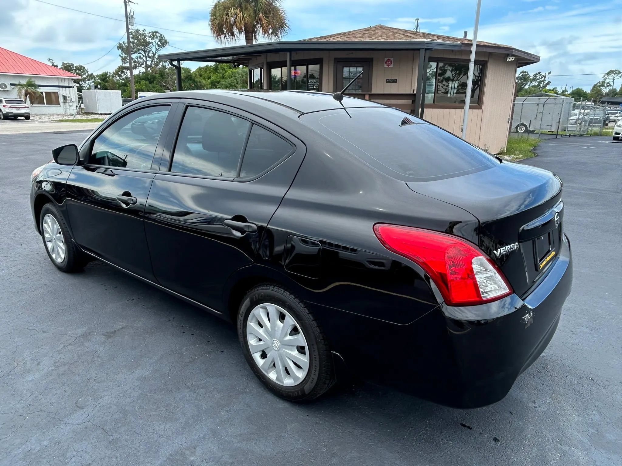 Used 2018 Nissan Versa S FWD image 7