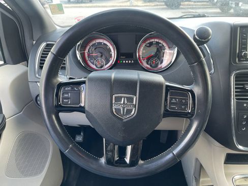 Used 2019 Dodge Grand Caravan SXT image 25