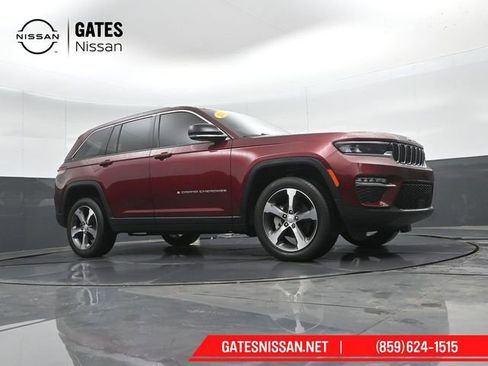 Used 2023 Jeep Grand Cherokee Limited AWD/4WD image 39