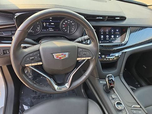 Used 2024 Cadillac XT6 Premium Luxury w/ Technology Package AWD/4WD image 9