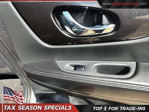 Used 2018 Nissan Rogue SV image 36