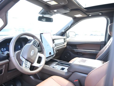 Used 2024 Ford Expedition King Ranch RWD image 16