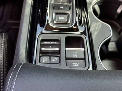 Used 2025 Honda Pilot Touring image 27